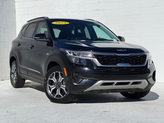 2023 Kia Seltos EX photo 2