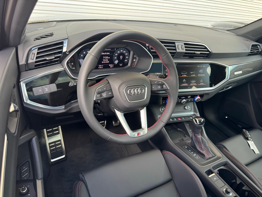 2025 Audi Q3 45 TFSI S line Premium Plus photo 3