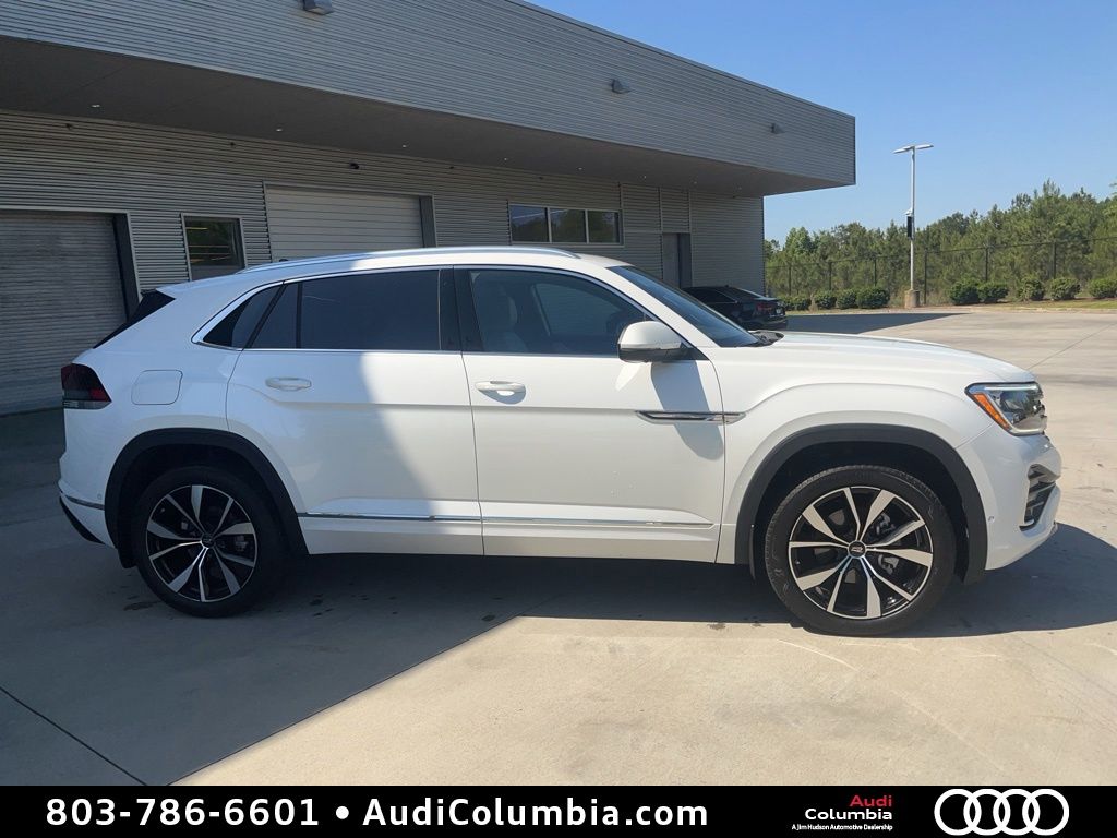 2024 Volkswagen Atlas Cross Sport 2.0T SEL Premium R-Line 4MOTION's photo