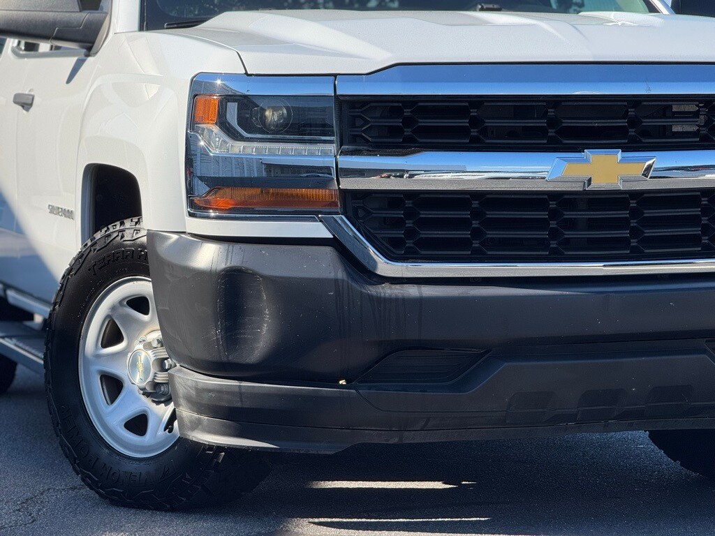 2018 Chevrolet Silverado 1500 photo 2
