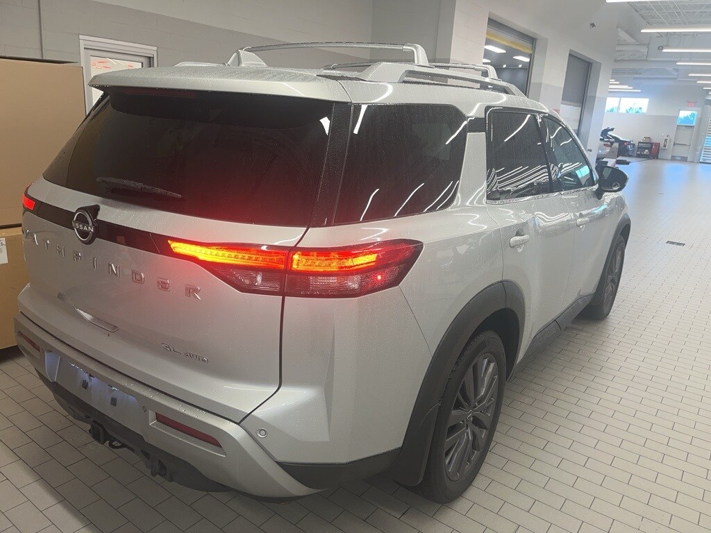 2022 Nissan Pathfinder SL photo 4