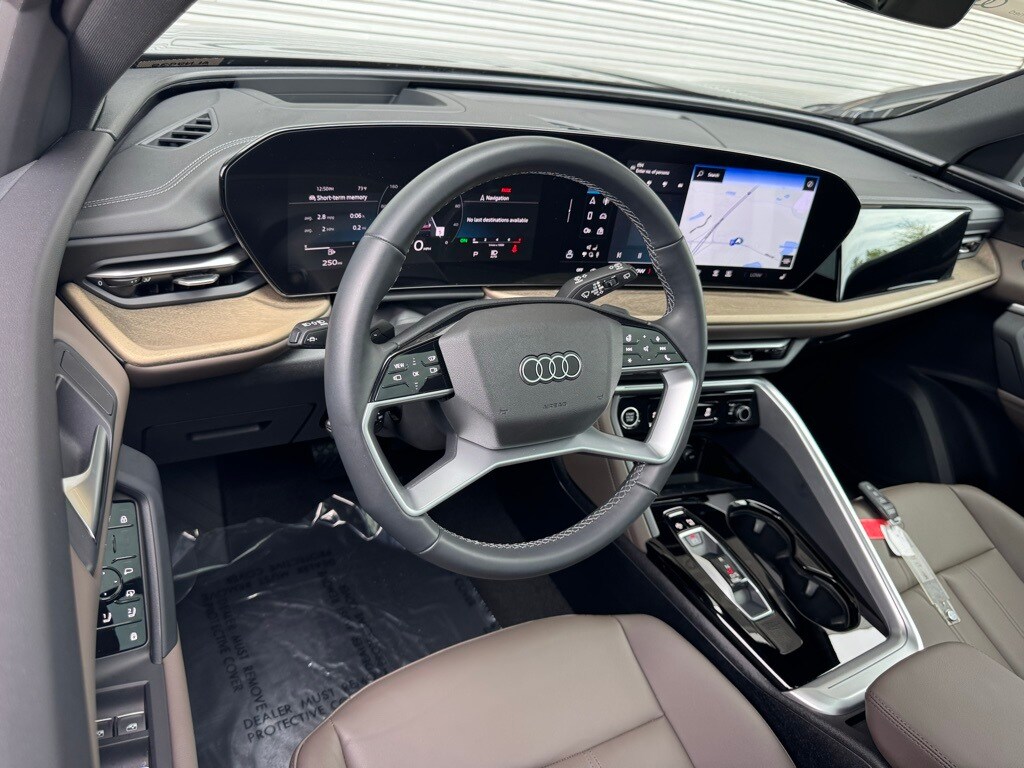 2025 Audi Q5 2.0T Premium Plus photo 3