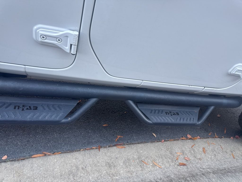 2022 Jeep Wrangler Unlimited Rubicon High Tide photo 2