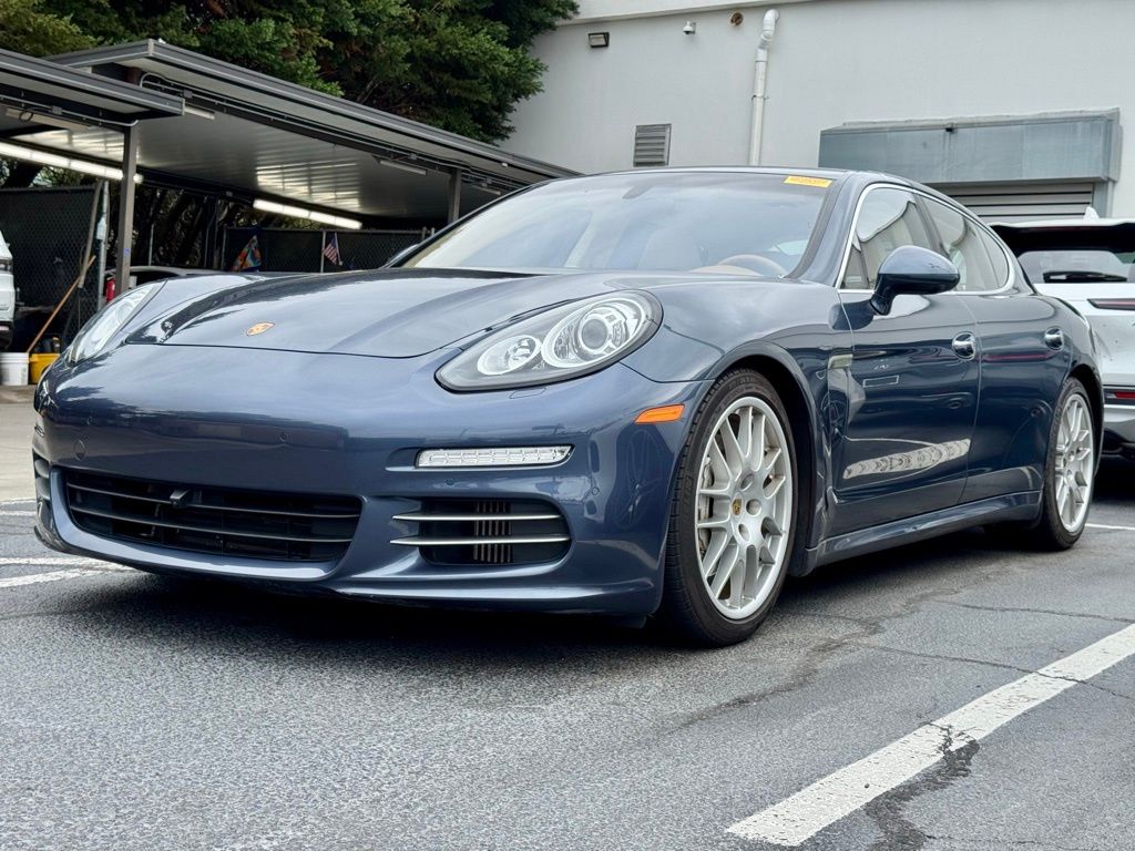 2015 Porsche Panamera 4S Executive photo 3