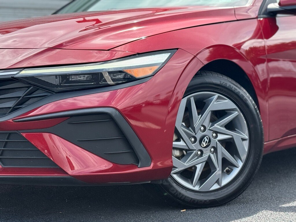 2024 Hyundai Elantra SEL photo 4