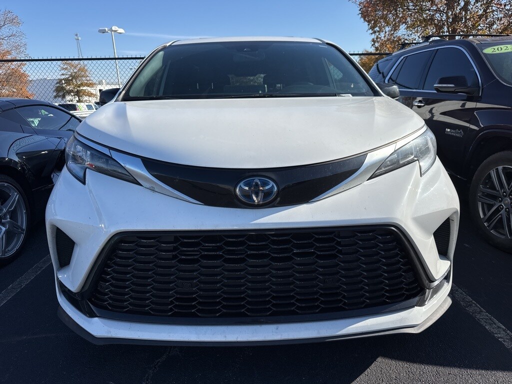 2023 Toyota Sienna XSE photo 2