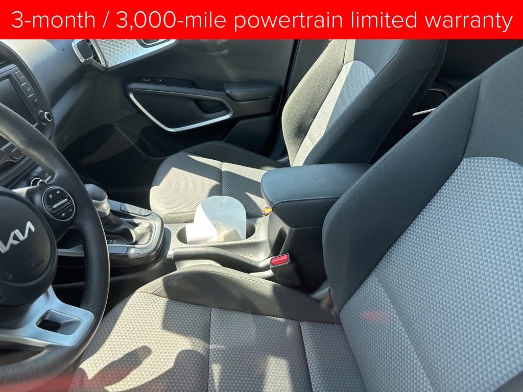 2023 Kia Soul LX photo 3