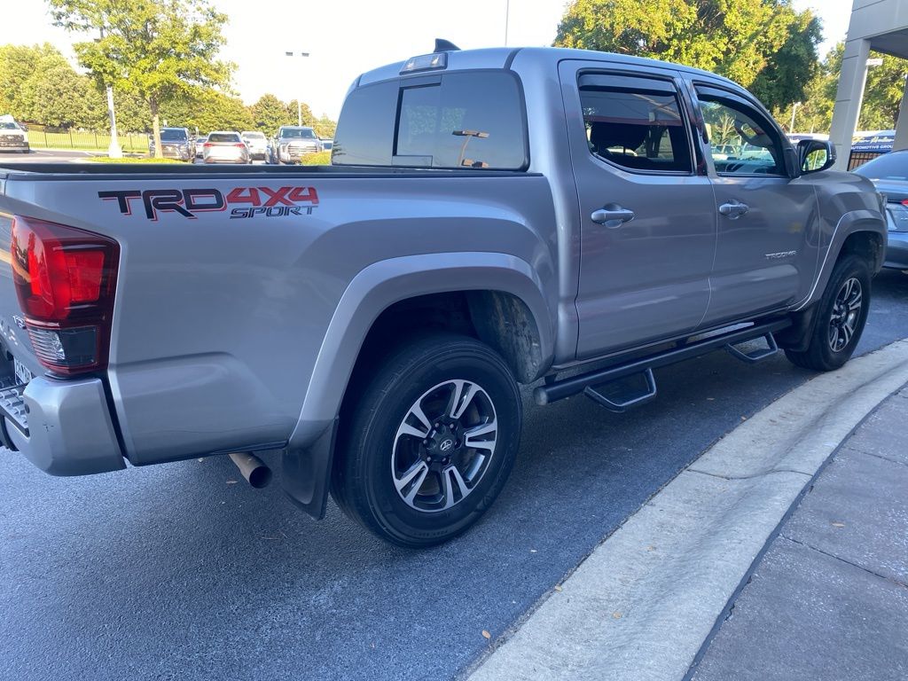 2019 Toyota Tacoma TRD Sport V6 photo 2