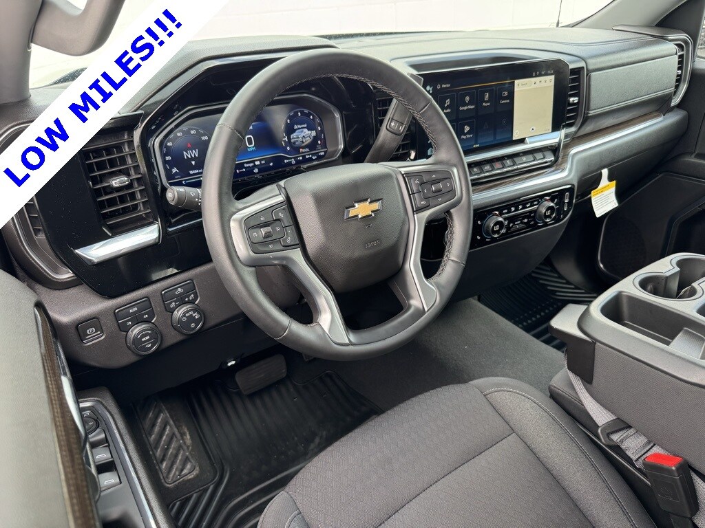 2024 Chevrolet Silverado 1500 LT photo 3