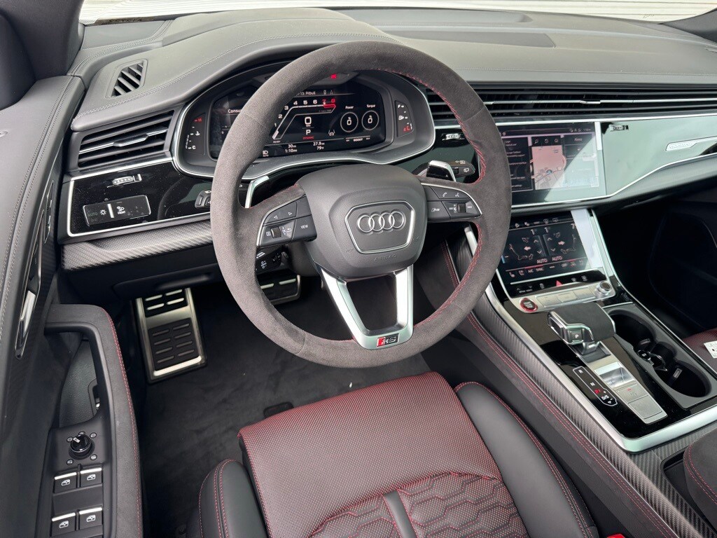 2025 Audi RS Q8 photo 3