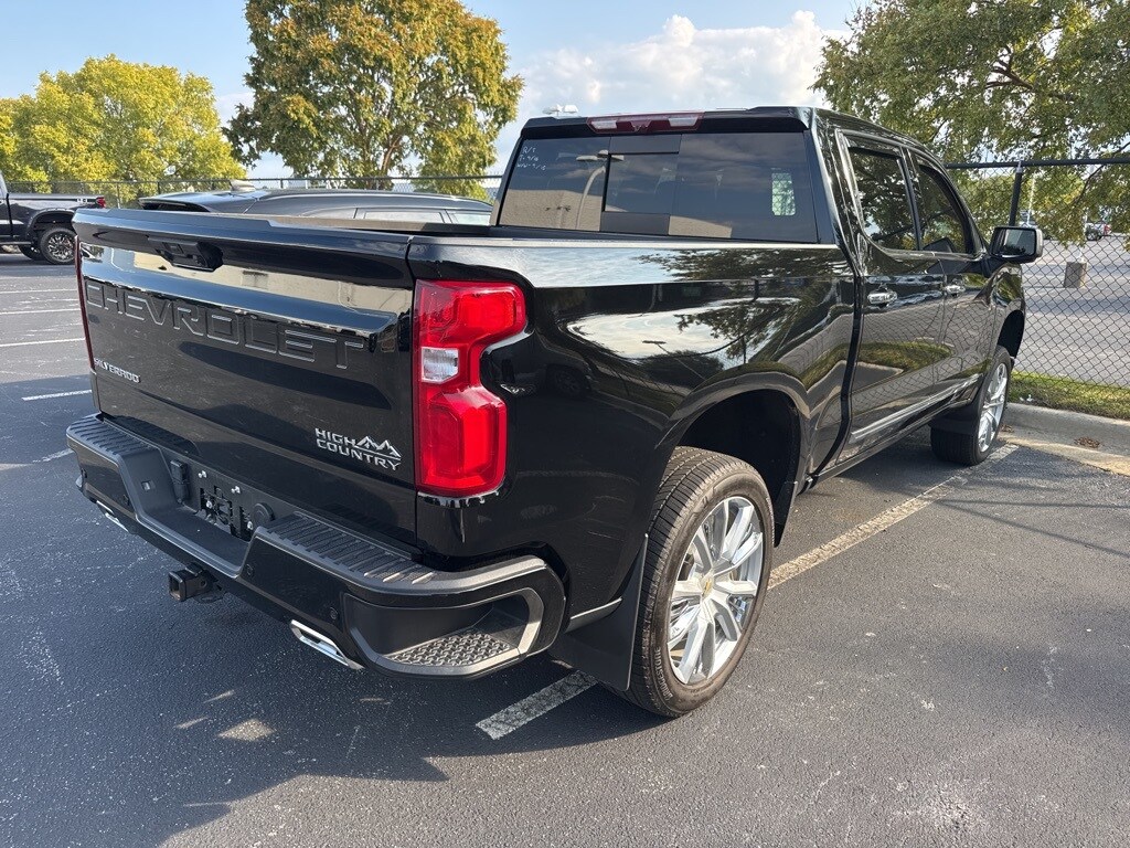 2024 Chevrolet Silverado 1500 High Country photo 3