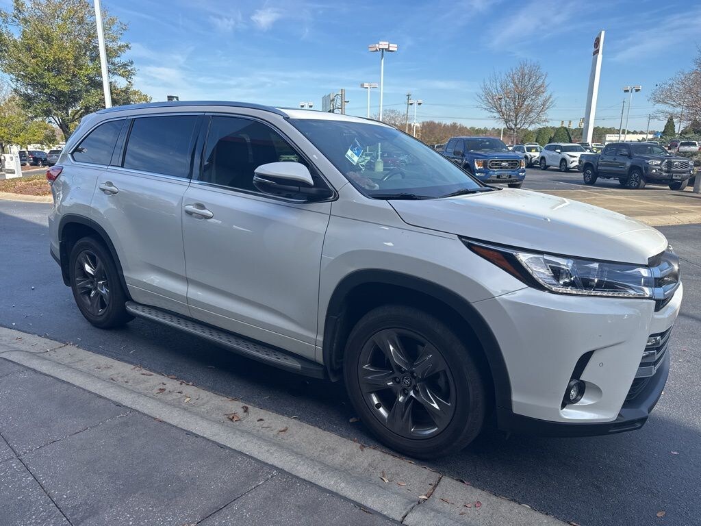 Used 2017 Toyota Highlander Limited V6 SUV