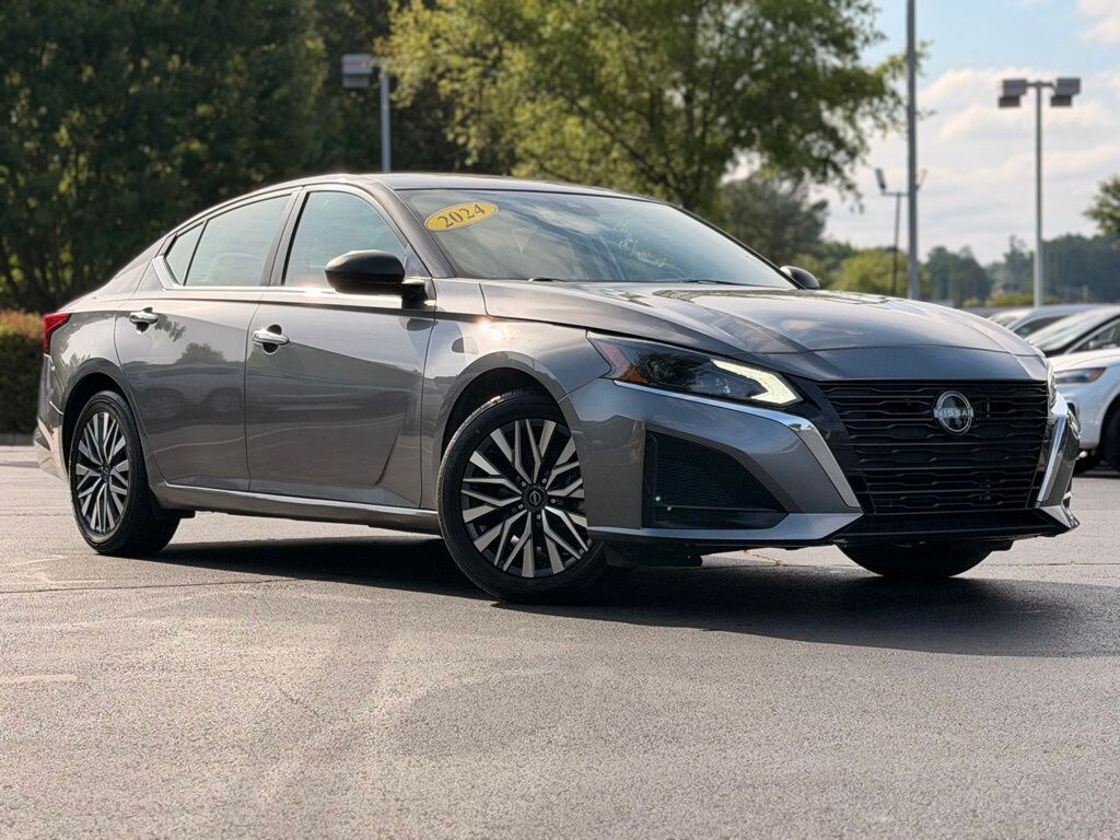 Used 2024 Nissan Altima 2.5 SV Sedan