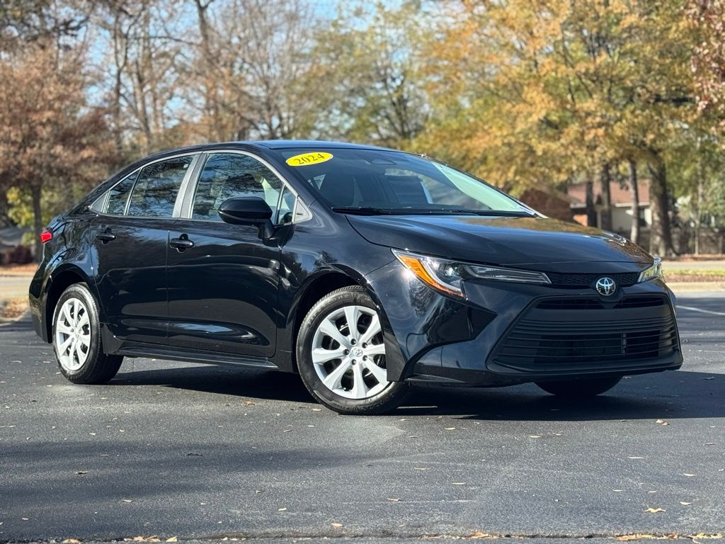 2024 Toyota Corolla LE photo 2