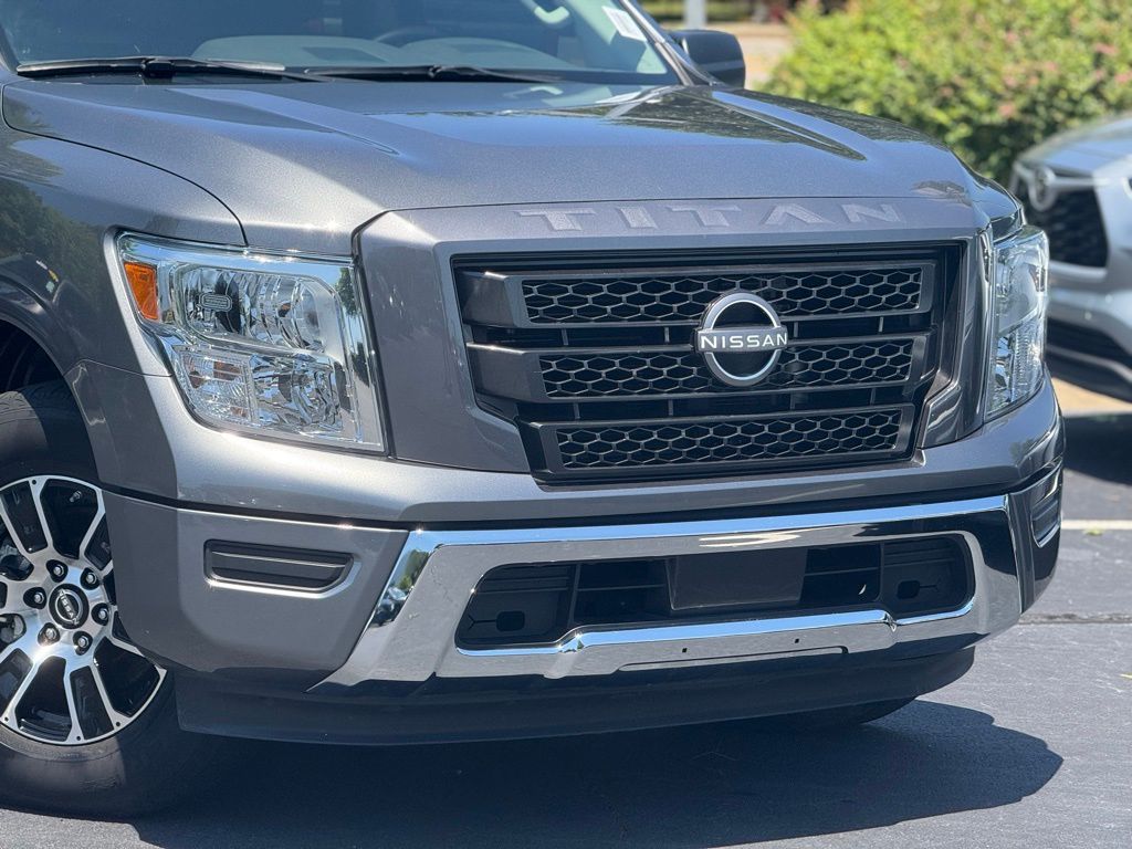 2023 Nissan Titan SV photo 4