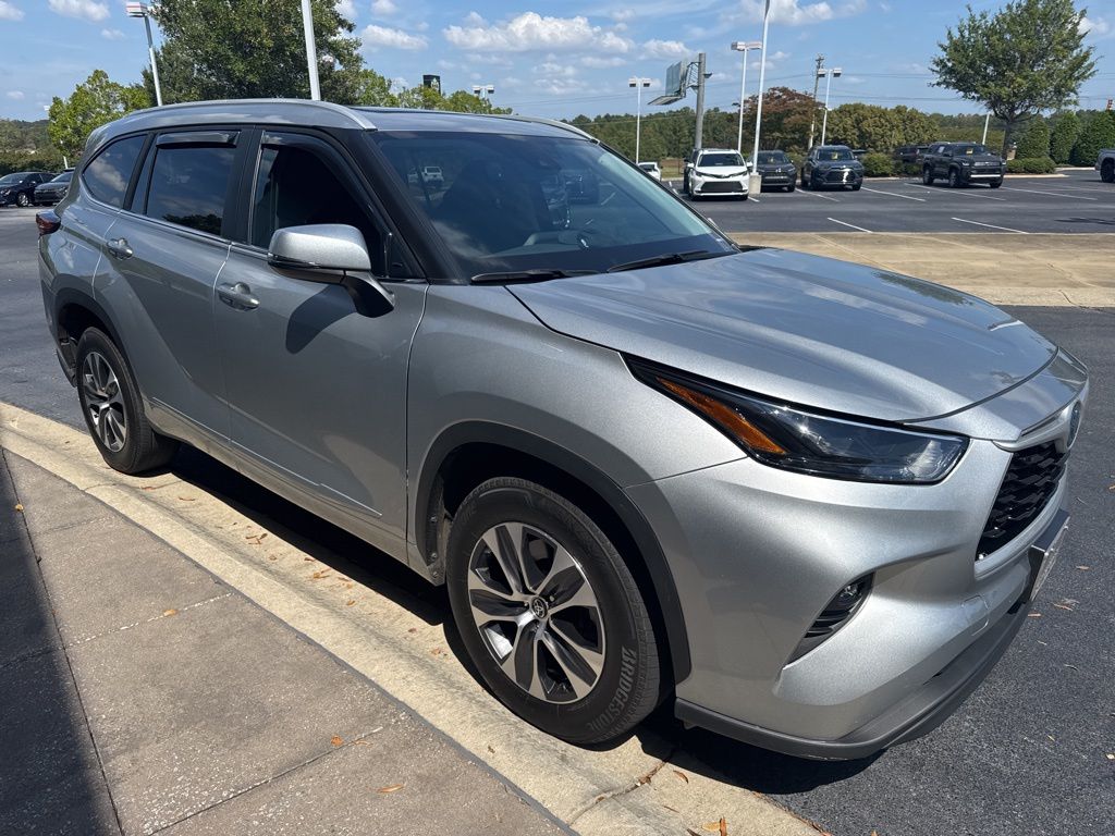 2023 Toyota Highlander Hybrid XLE photo 2