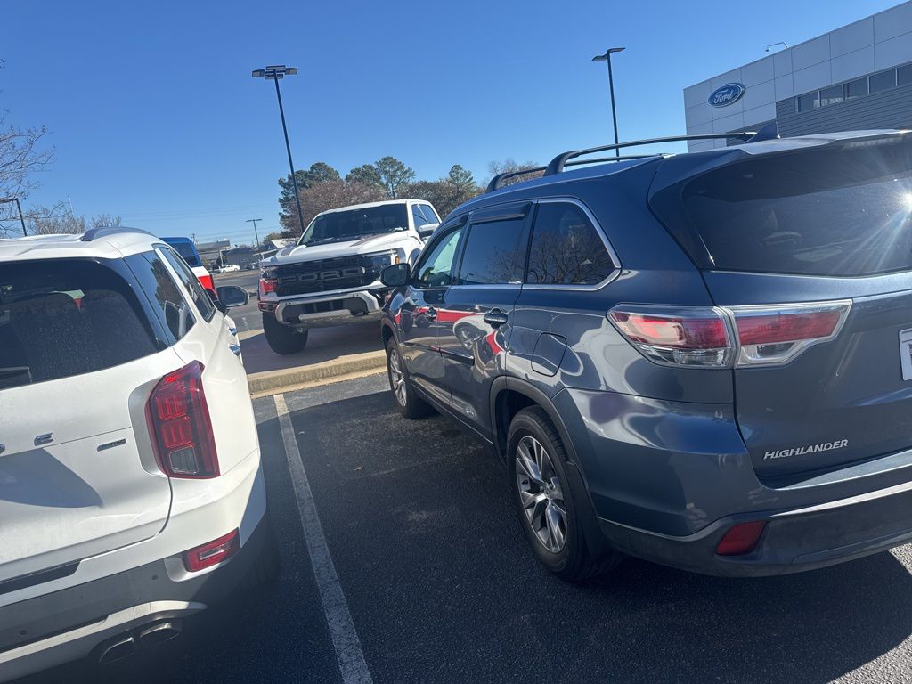 2015 Toyota Highlander XLE photo 2