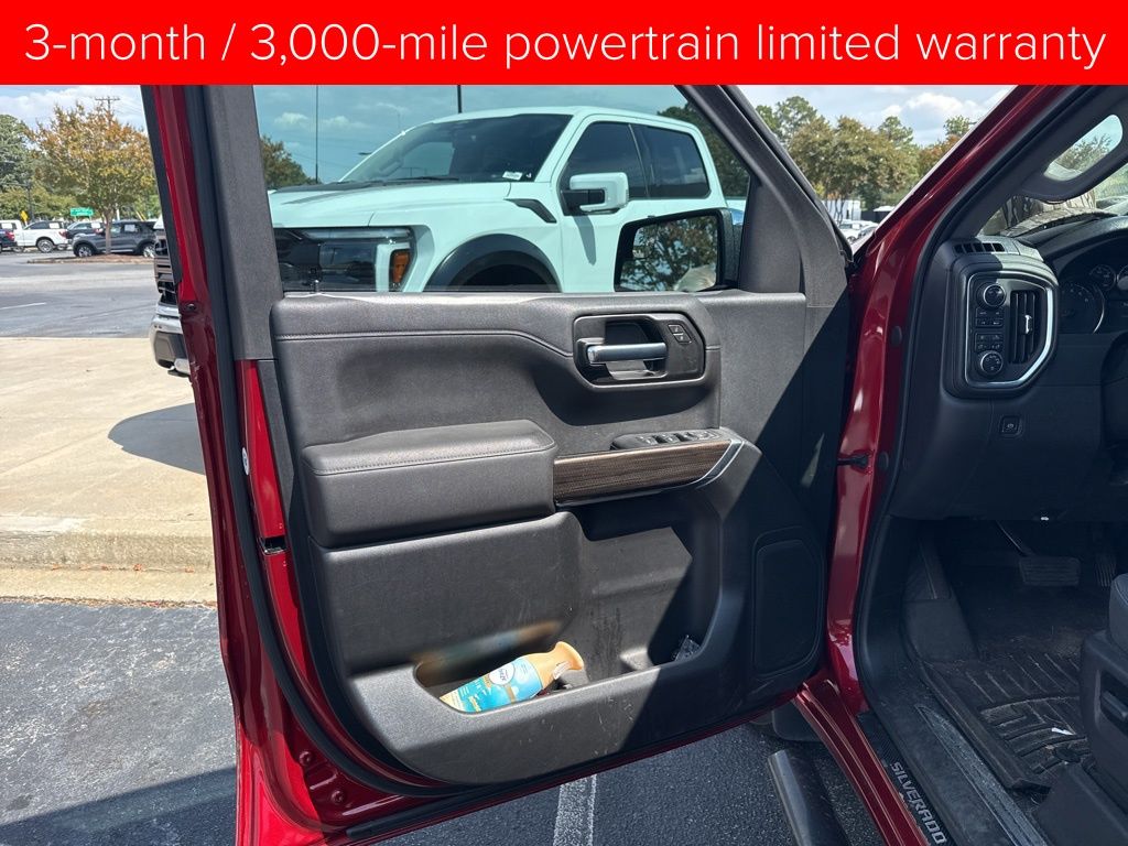 2021 Chevrolet Silverado 1500 LT photo 2