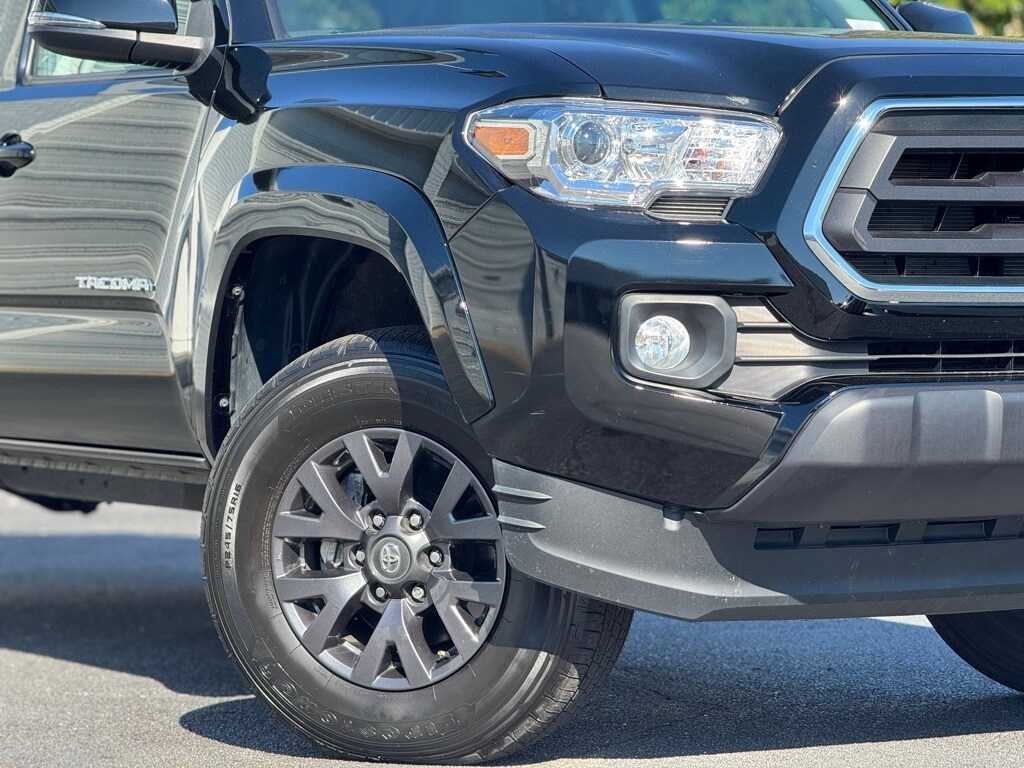 2023 Toyota RAV4 SR5 V6 photo 2
