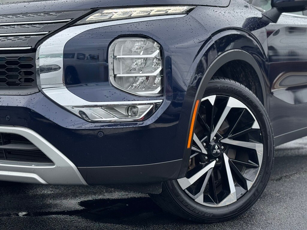 2023 Mitsubishi Outlander SE photo 4