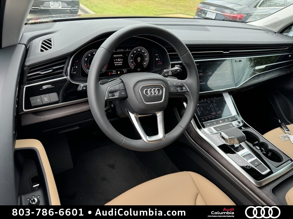 2025 Audi Q7 55 Premium Plus photo 2