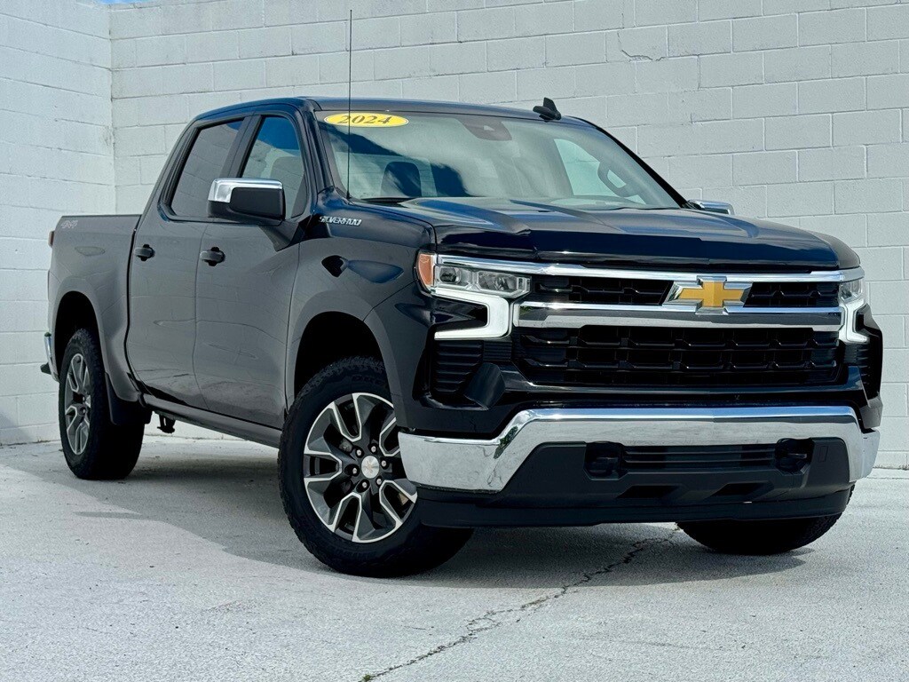 2024 Chevrolet Silverado 1500 LT photo 2