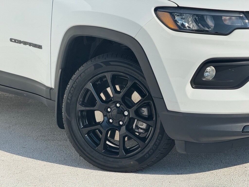 2024 Jeep Compass Latitude photo 4