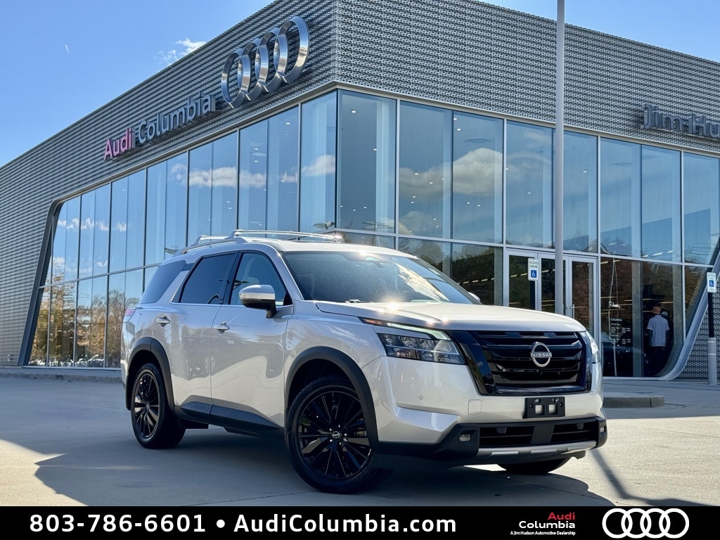 2022 Nissan Pathfinder SL