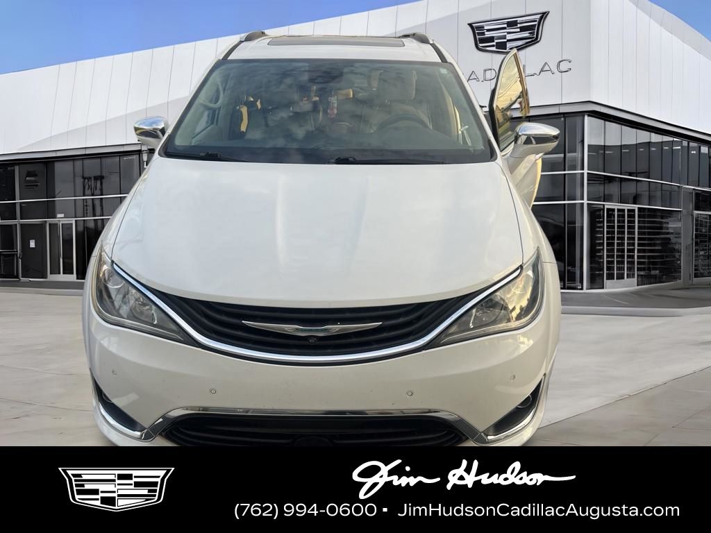2018 Chrysler Pacifica Hybrid Limited's photo