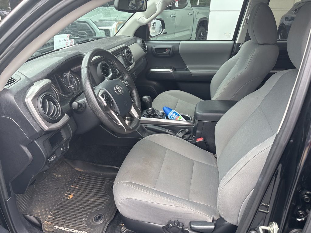 2018 Toyota Tacoma SR5 V6 photo 3