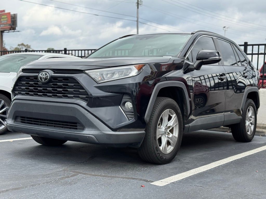 2020 Toyota RAV4 XLE photo 3