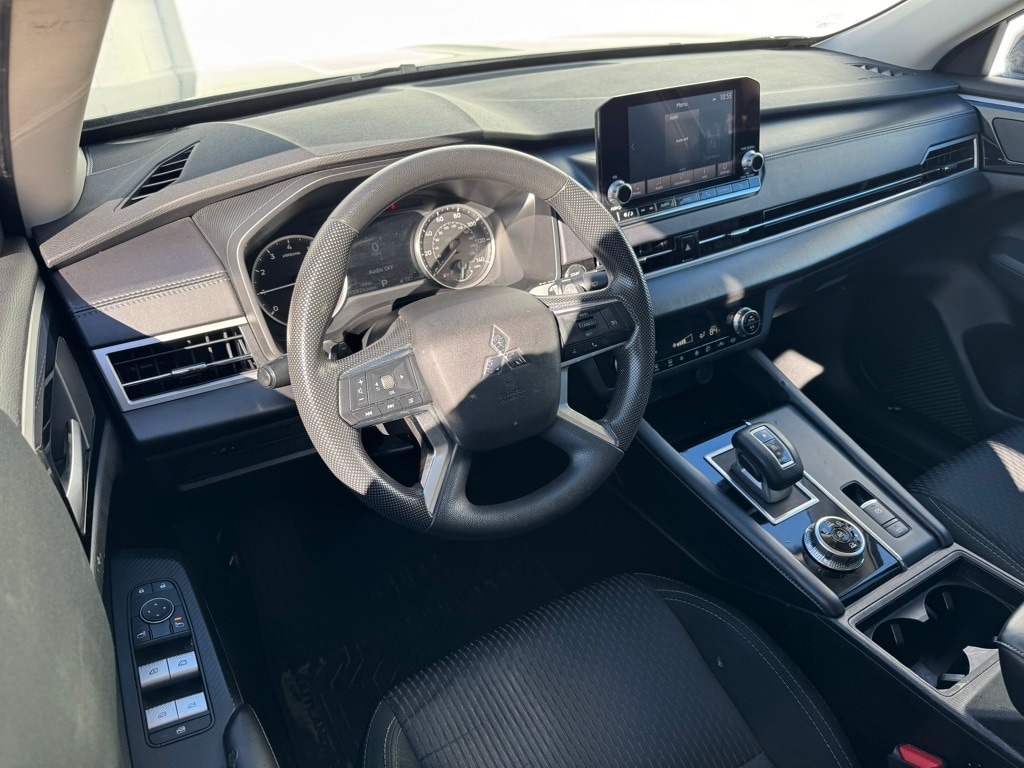 Used 2024 Mitsubishi Outlander ES SUV