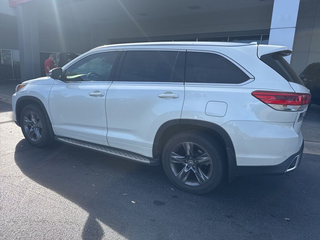 Used 2017 Toyota Highlander Limited V6 SUV