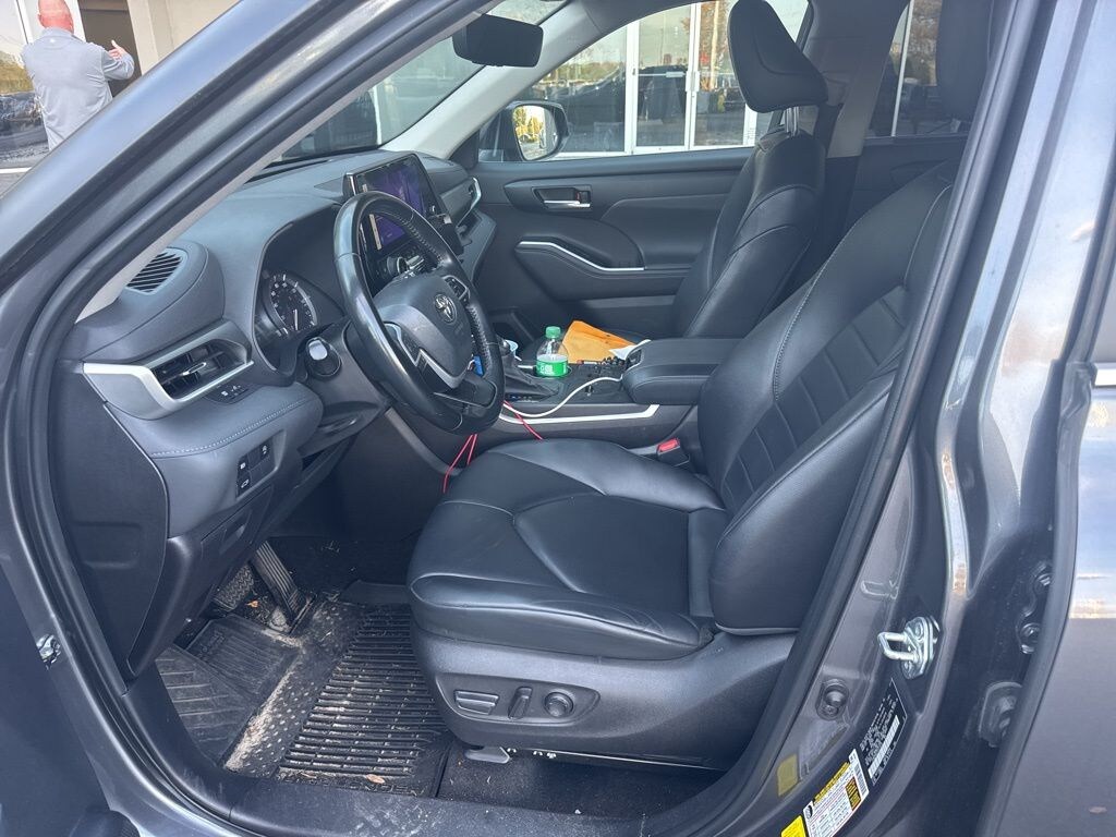 Used 2023 Toyota Highlander XLE SUV