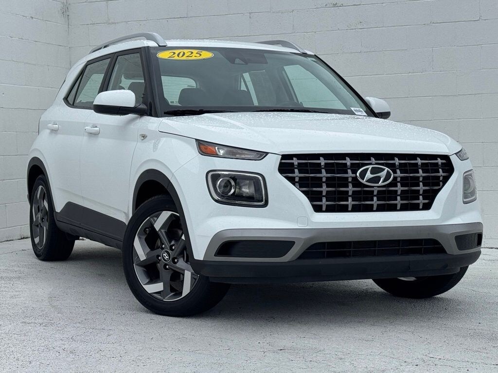 Used 2025 Hyundai Venue SEL SUV