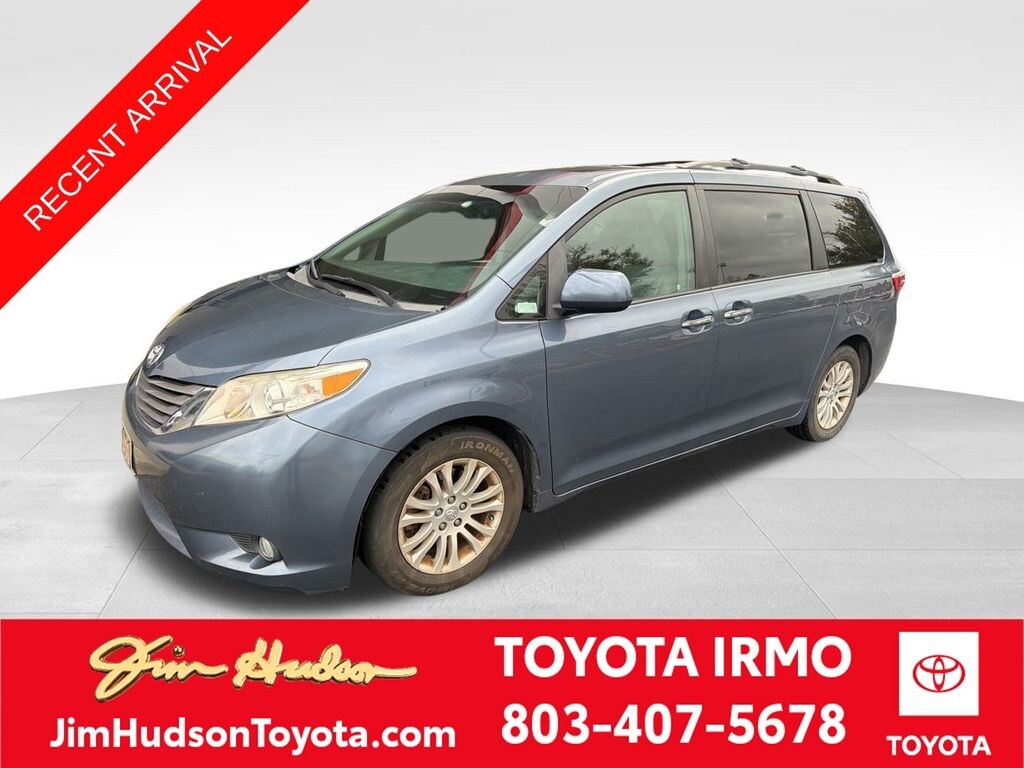 Used 2017 Toyota Sienna XLE 8 Passenger Van Passenger Van