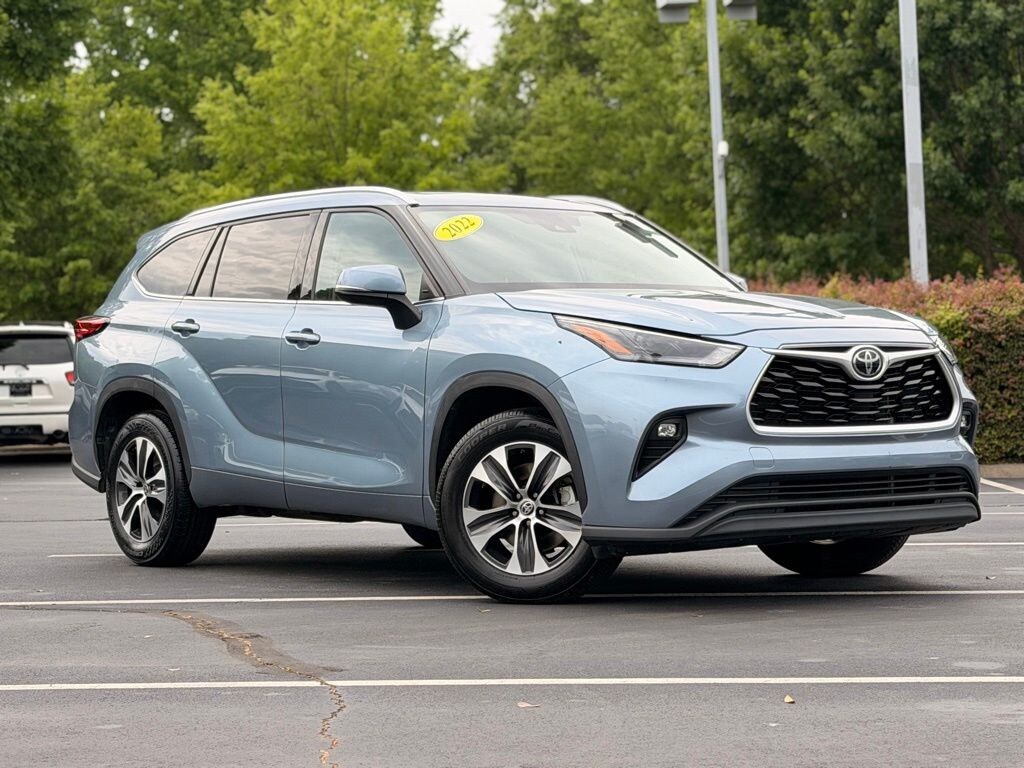 Used 2022 Toyota Highlander XLE SUV