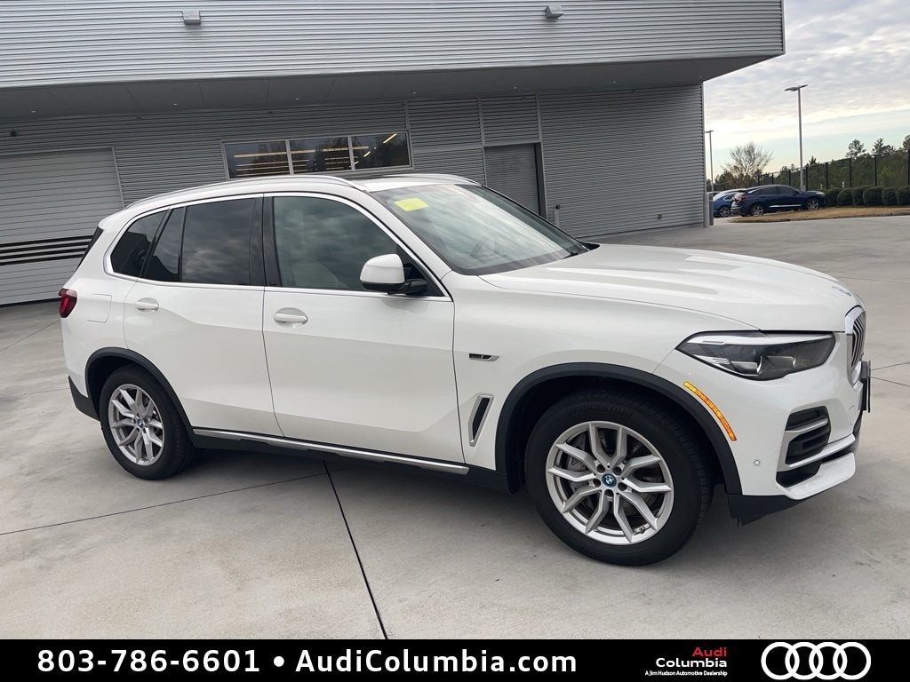 2022 BMW X5 45e's photo