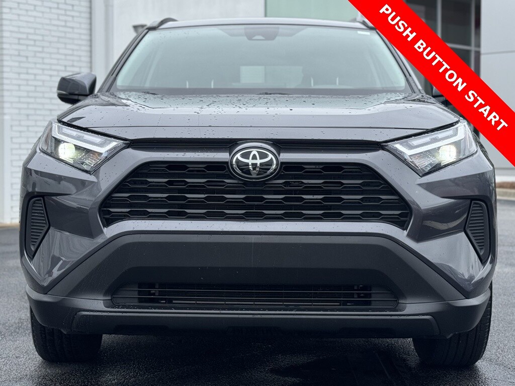 2022 Toyota RAV4 XLE photo 3