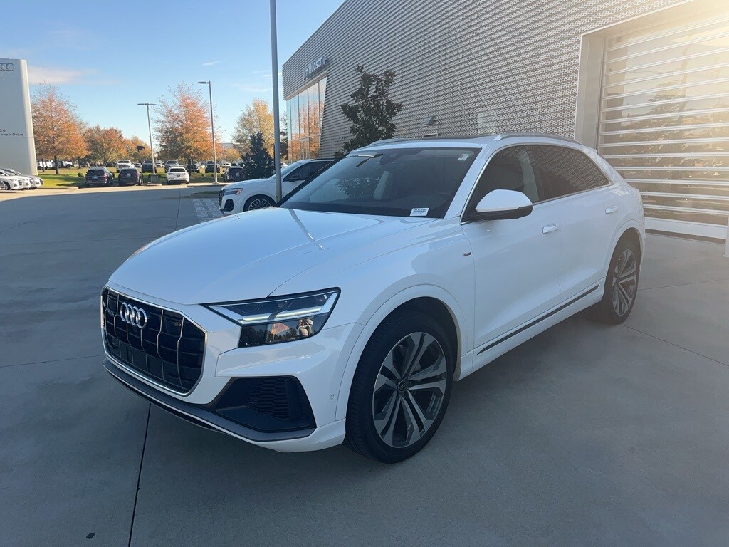 2022 Audi Q8 55 Premium Plus photo 2