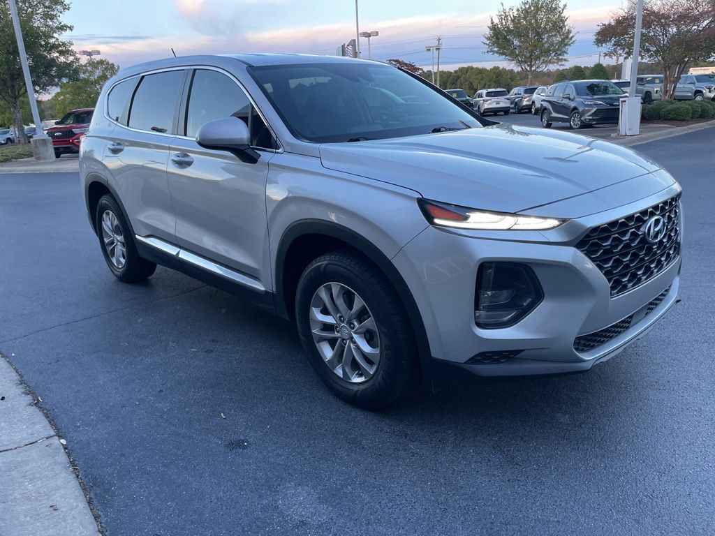 2019 Hyundai Santa Fe SE photo 2