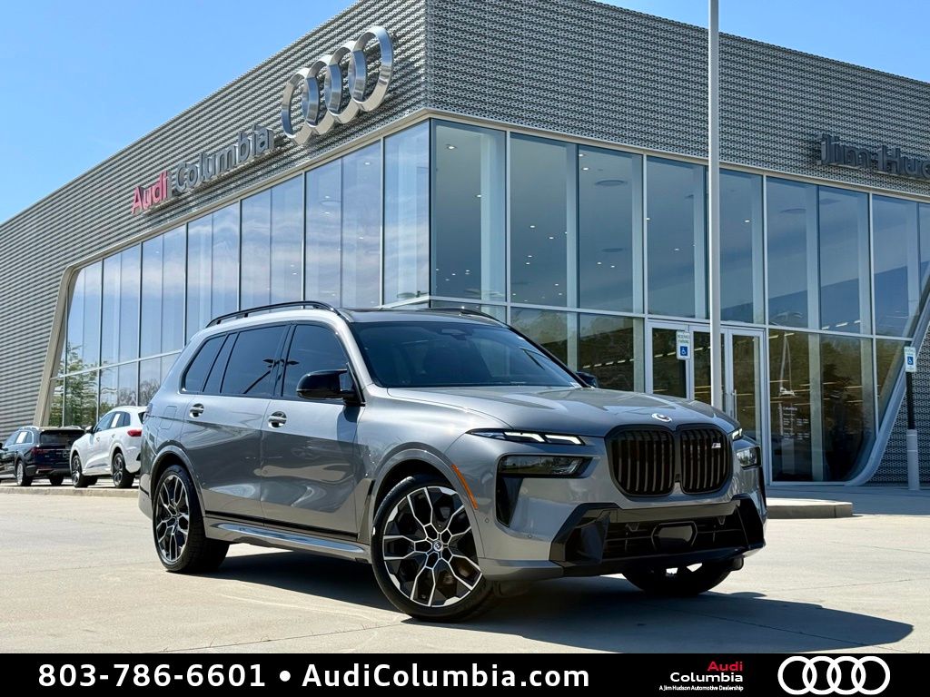 2023 BMW X7 M60i's photo