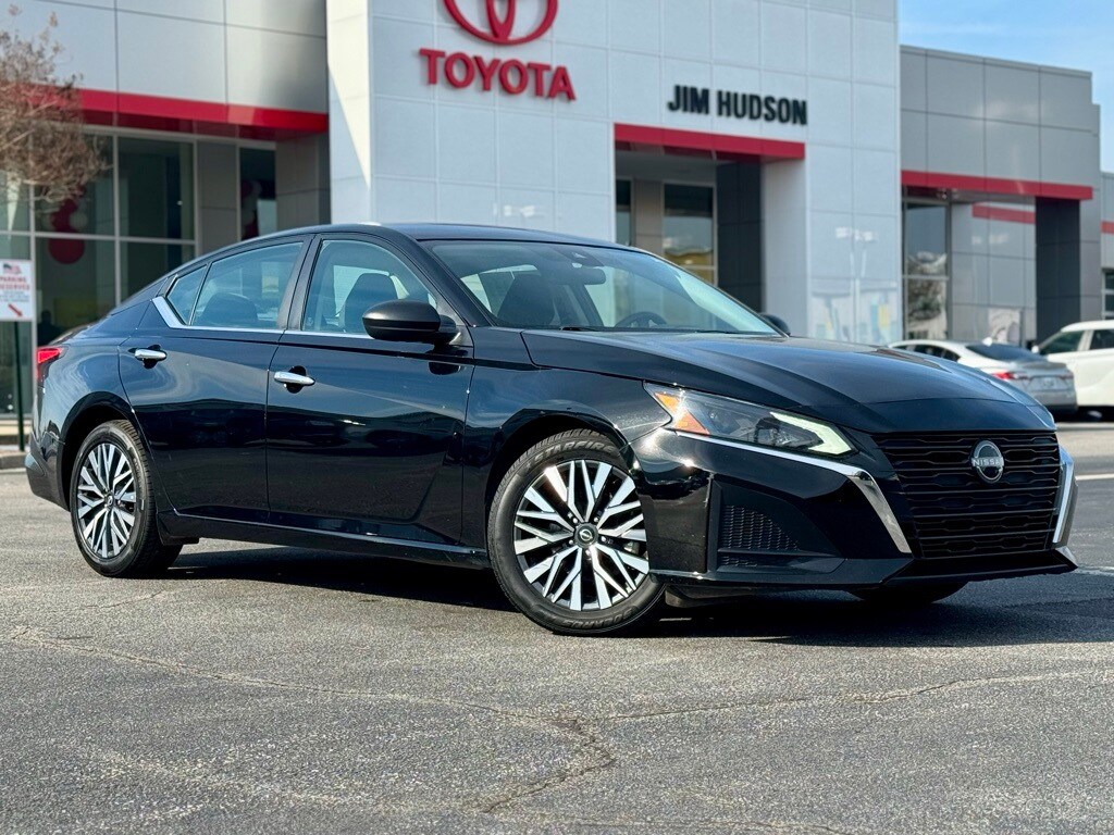 Used 2024 Nissan Altima 2.5 SV Sedan