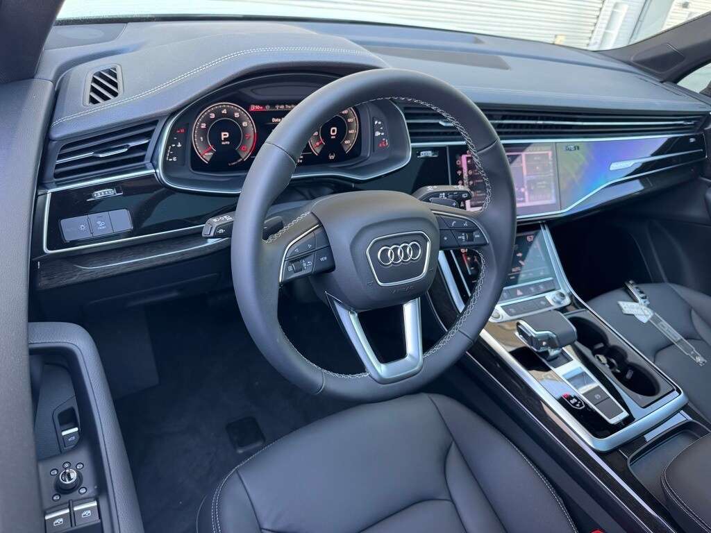 2025 Audi Q7 45 Premium photo 3