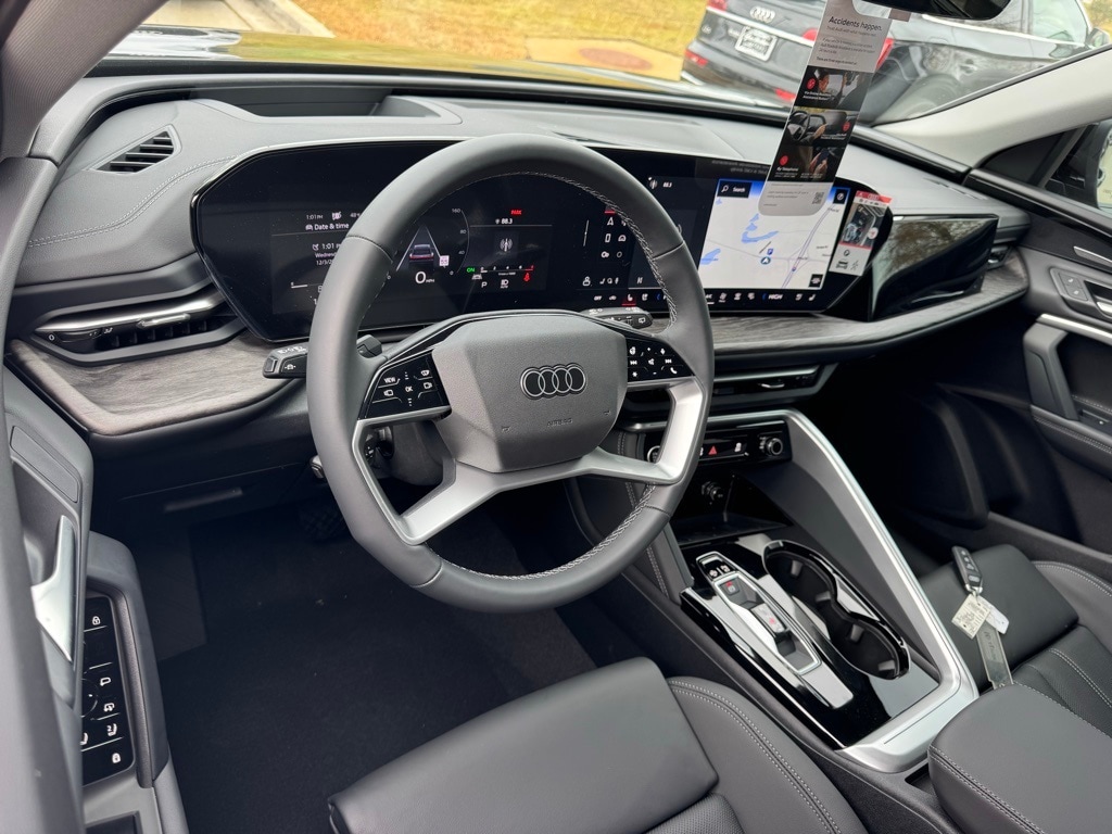 New 2025 Audi Q5 2.0T Premium SUV