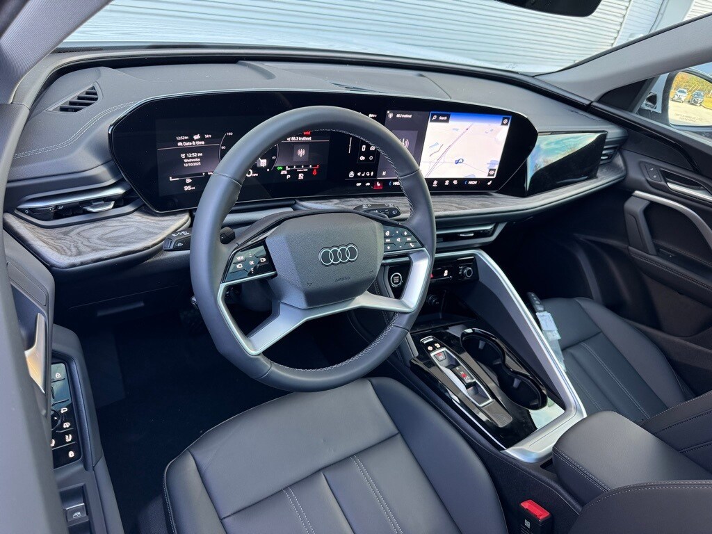 New 2025 Audi Q5 2.0T Premium SUV