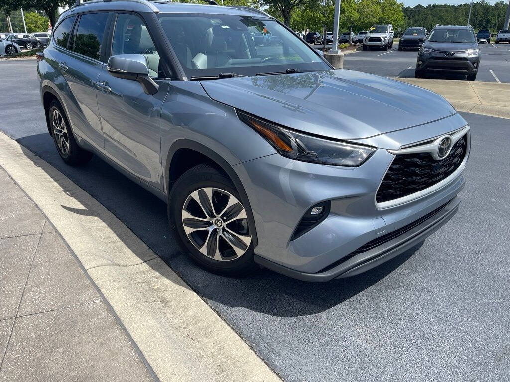 Used 2023 Toyota Highlander XLE SUV