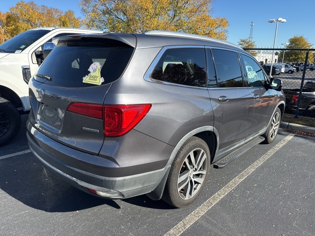 Used 2017 Honda Pilot Touring FWD SUV