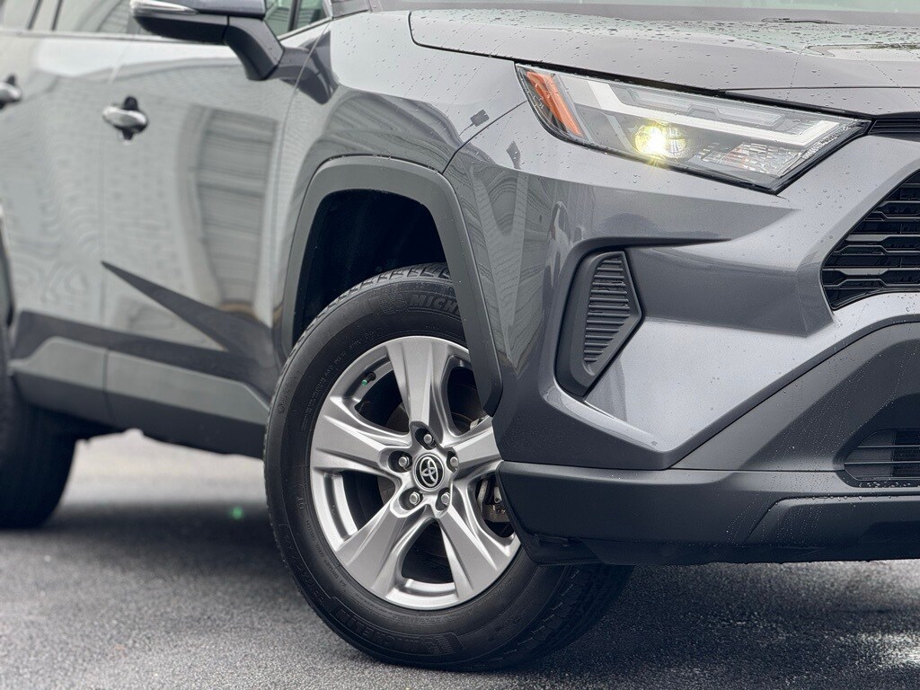 2022 Toyota RAV4 XLE photo 2
