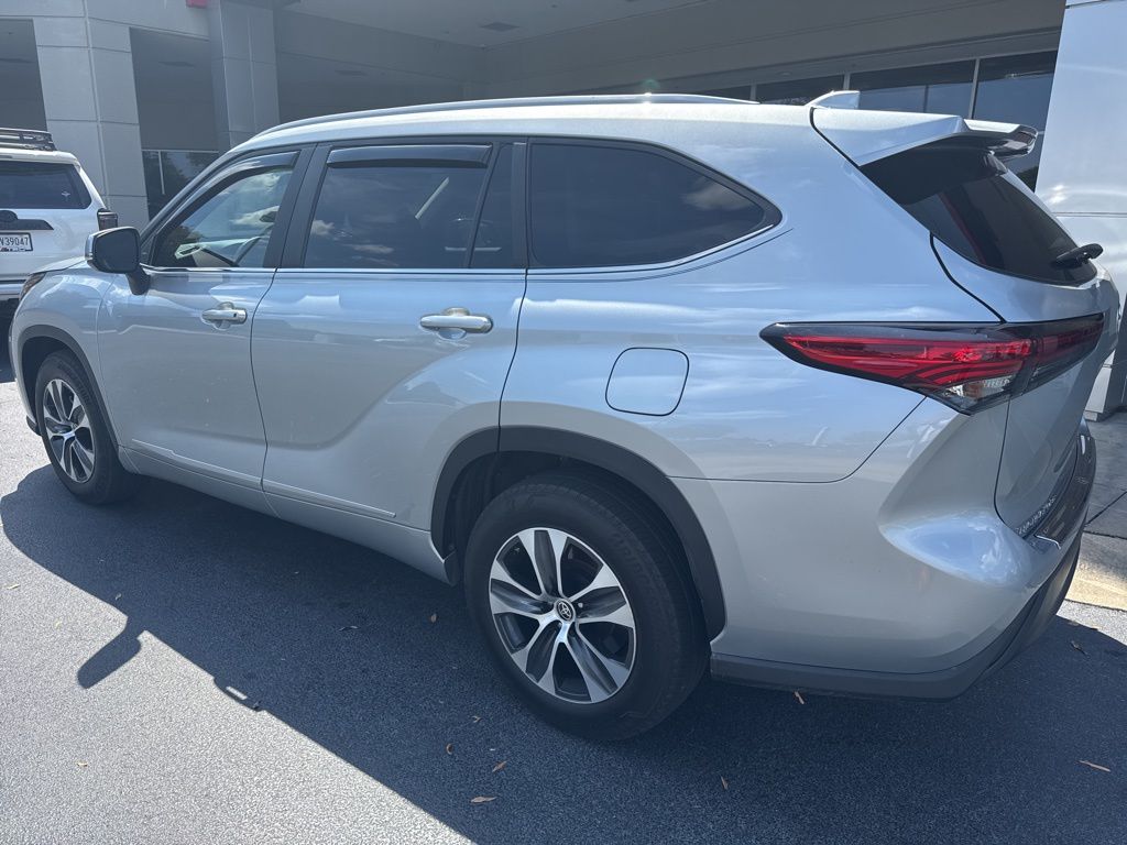 2023 Toyota Highlander Hybrid XLE photo 4